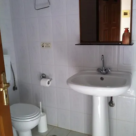 בית הארחה Porto Milos 3*