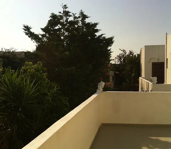 Porto Milos Adamantas (Milos)